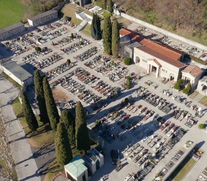 https://www.milanofuneral.it/wp-content/uploads/2021/11/Pompe-funebri-location-milano-funeral-710x620.jpg