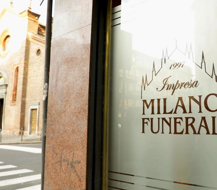 https://www.milanofuneral.it/wp-content/uploads/2021/11/Pompe-funebri-location-milano-funeral-710x620.jpg
