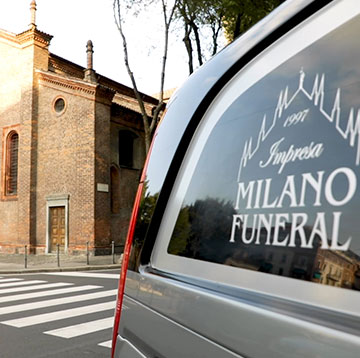 //www.milanofuneral.it/wp-content/uploads/2021/11/chi-siamo-perche-scegliere-noi-milano-funeral.jpg
